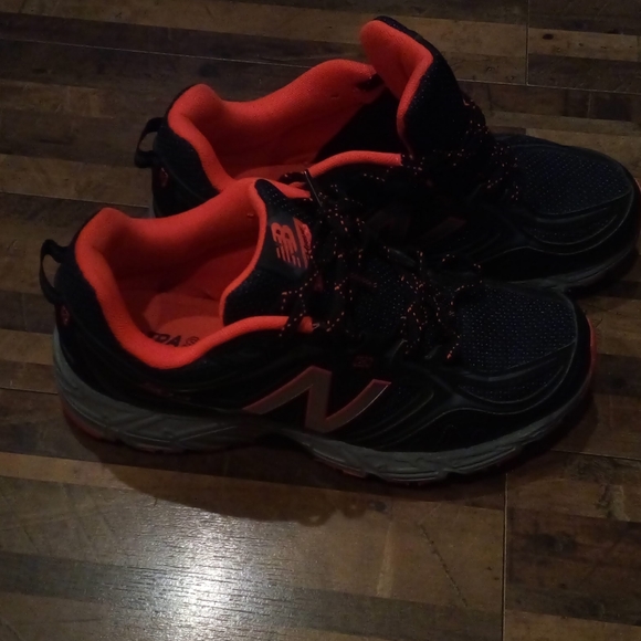 Shoe's - Picture 1 of 3